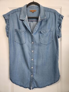 Light Wash Denim Button-Up Sleeveless Top - Light Blue